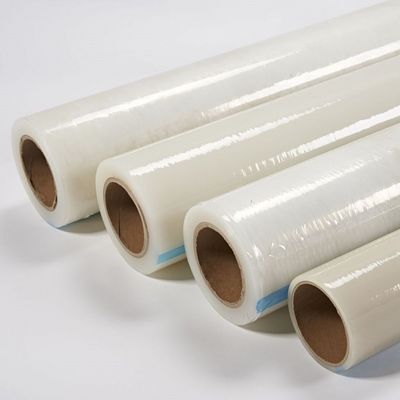 سعر جيد فيلم حماية PE مع إزالة خالية من البقايا مقاومة للأشعة فوق البنفسجية لمدة 6 أشهر ومادة لاصقة قائمة على المطاط للتعبئة الصناعية الانترنت